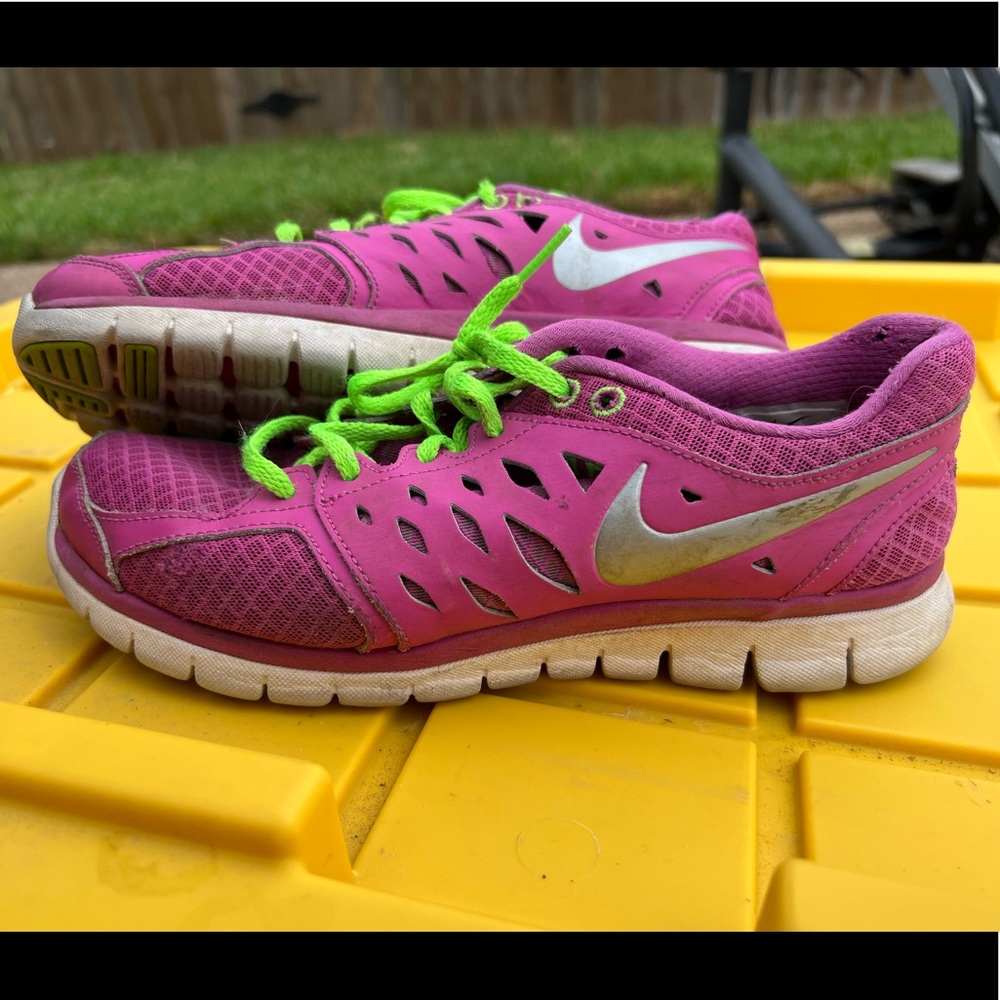 Nike Purple Walking/Running Shoes 8.5 women’s
